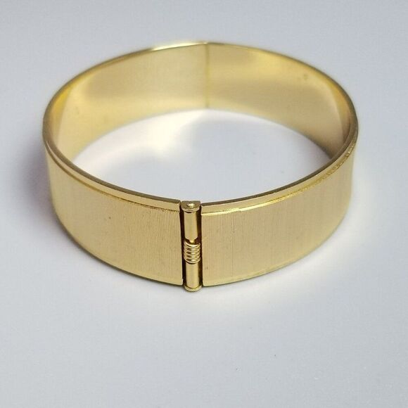 Vintage Napier Gold Tone Oval Shape Hinged Bangle Bracelet, Retro Signed - Picture 5 of 9